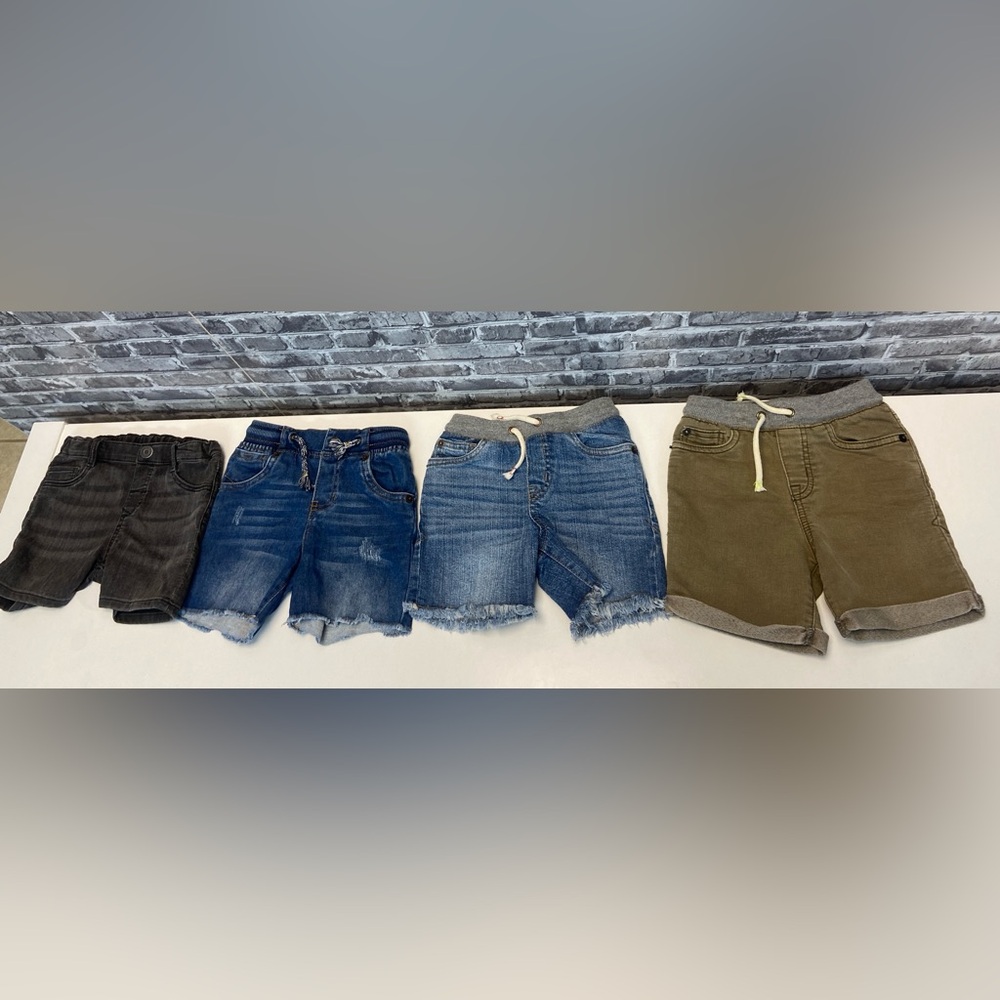 Boys‎ shorts